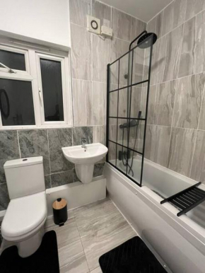 Cozy London City Airport Retreat
